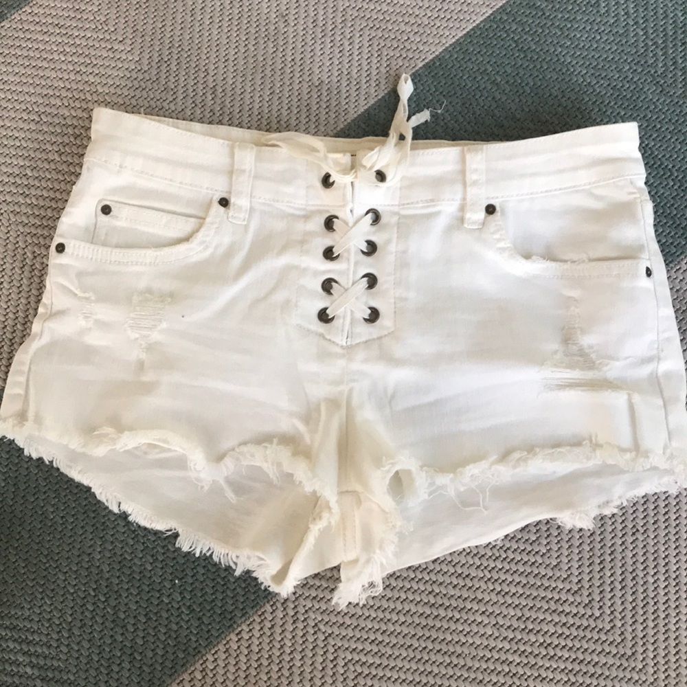White denim billabong shorts
